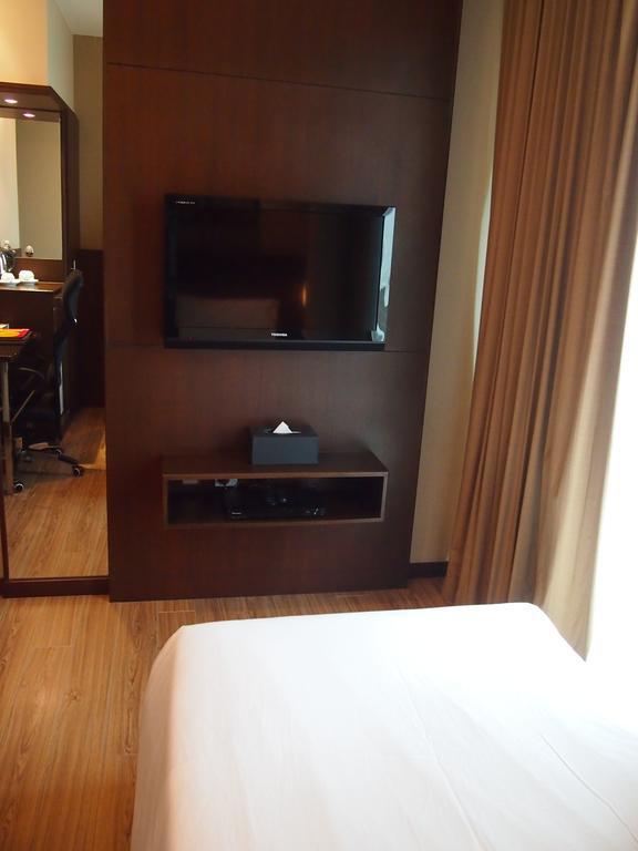 Roomz Hotel Seria Buitenkant foto