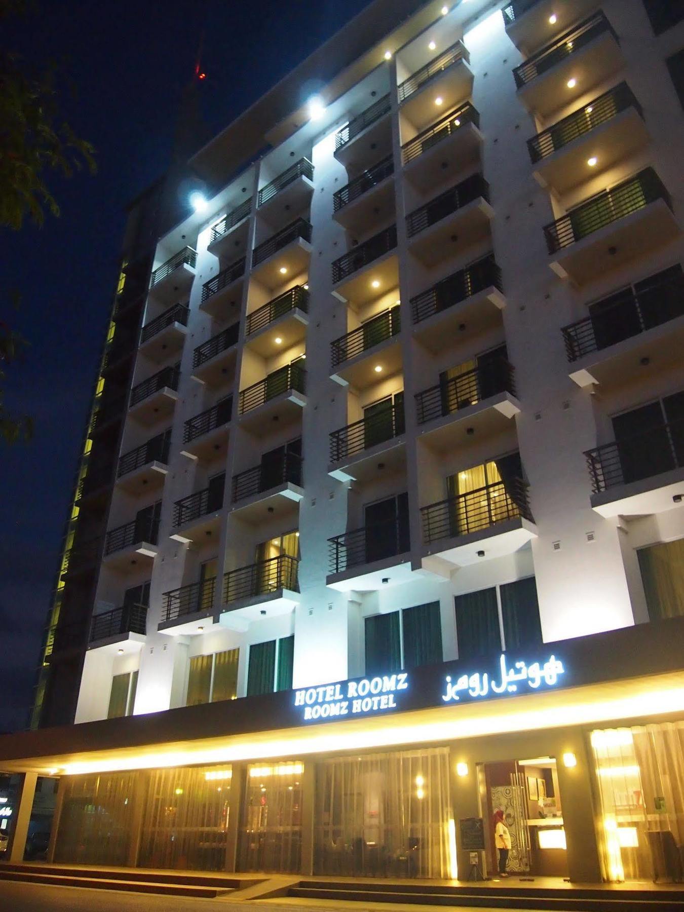 Roomz Hotel Seria Buitenkant foto