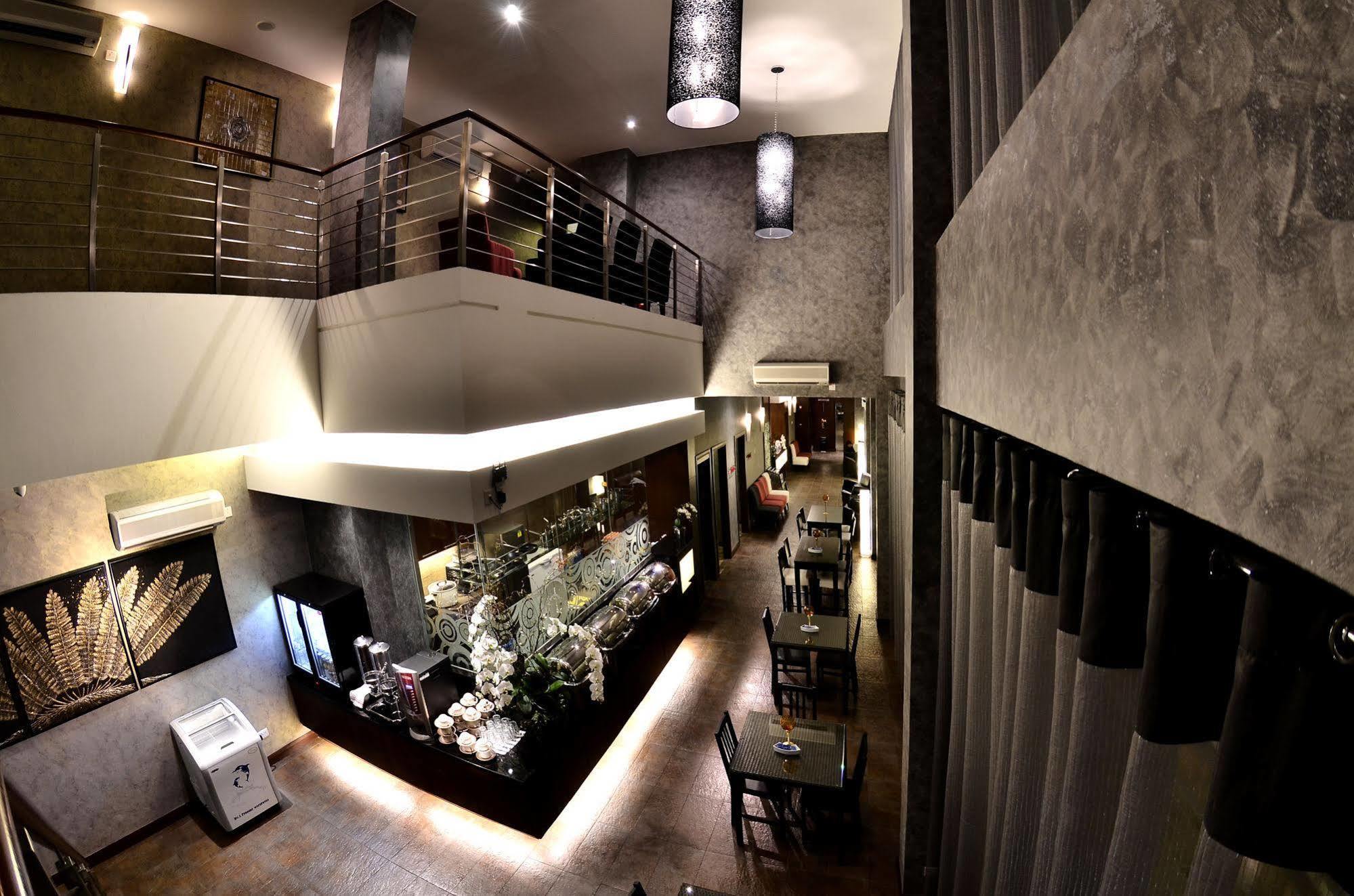 Roomz Hotel Seria Buitenkant foto